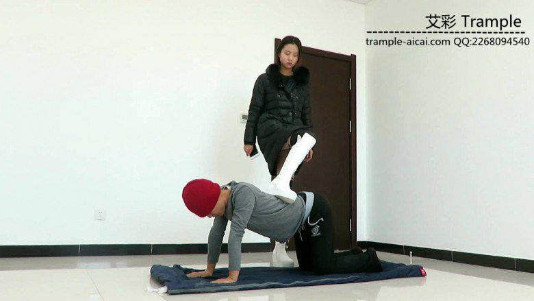 甜美媛媛女主白靴子调教马奴骑乘虐踩！