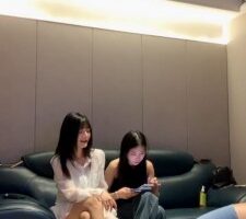 【宝爷】带素人闺蜜玩狗子/骑马全体重踩踏/转胯喂口水 bf25752