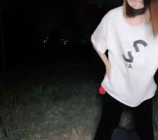 【小笑魔】户外抓住偷瓜狗虐打-小白鞋踩/捆绑/骑马 bf28560