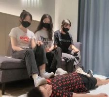 【尤物】4S-开发女大学生-跪拜踩头/钻胯骑马/踩踏腿绞【完整版】 bf33046