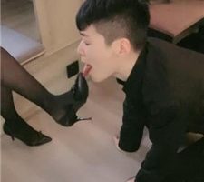 【赵奈奈】暴力虐-藤条抽/踢踹/舔脏鞋深喉/口水/脚踩喂食 bf35663