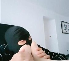 【广东迪迪】肉丝脚恋足舔 JS231213-1