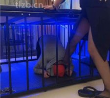 【梓夫人】姐妹花暴力虐打搬运工 JS231226-5