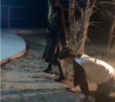 【逗逗】深夜户外虐跟踪狂-舔超脏鞋底/黑丝脚超强深喉 bf40665