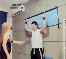 【魔鬼天使】吊绑重度鞭打虐乳/灌圣水/臭脚深喉 bf43724