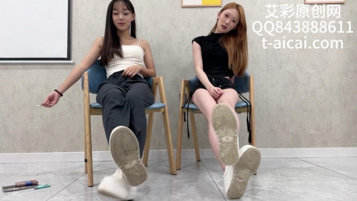 『chnnsct1818』双女生脏鞋底不间断辱骂 YC-240909-3