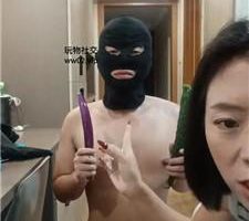 【芝芝女王】骑马抽耳光/踢裆/高跟踩踏/鞭打/白袜塞嘴 JS240927-8