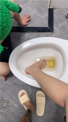 【Qi7】绿帽老公居然喜欢舔马桶 JS241210-45