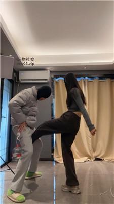 【伊未】胯下夹狗头/运动鞋踢踹/白袜捂脸窒息 bf48692