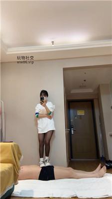 【璎珞】运动鞋白袜黑丝踩踏 bf49353