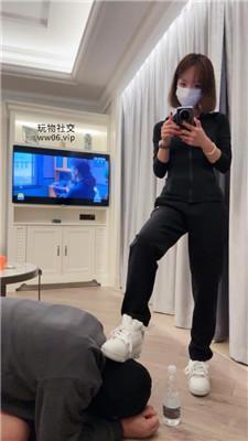 【siu姐姐】运动鞋脏臭棉袜碾压踩 bf50642