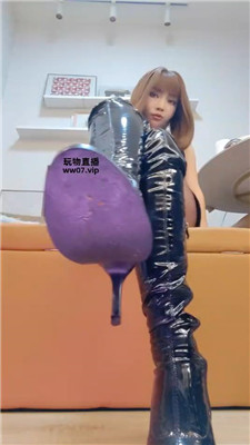 【魔鬼天使】靴奴炸死    250409-18