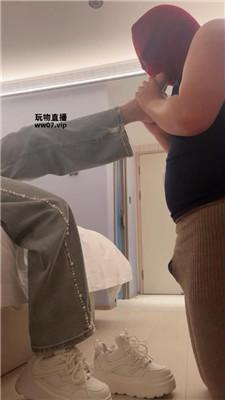 【十二岁】掐乳/舔闻脏鞋白袜/插嘴【双视角版】 bf52384