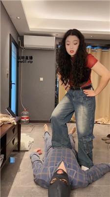 【素人抽水机】腿绞-牛仔裤坐脸/白袜踩虐 bf52560