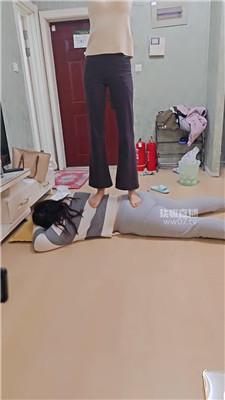 【是樱樱呀】踩踏小母狗 JS251120-33