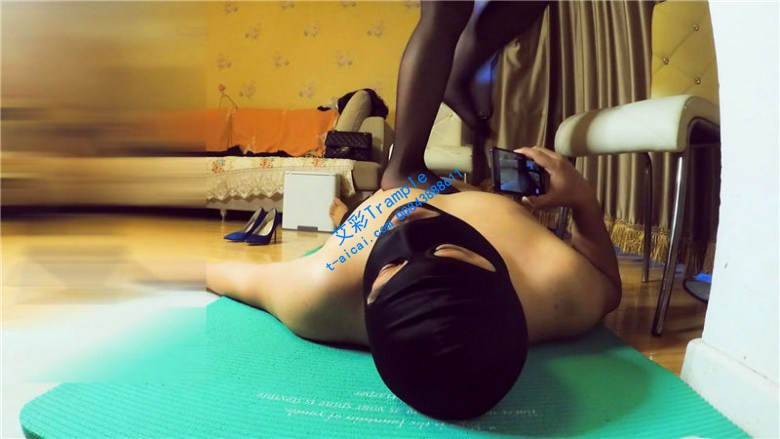 GPCT_JR320B 琳黑丝短靴脚下的地毯