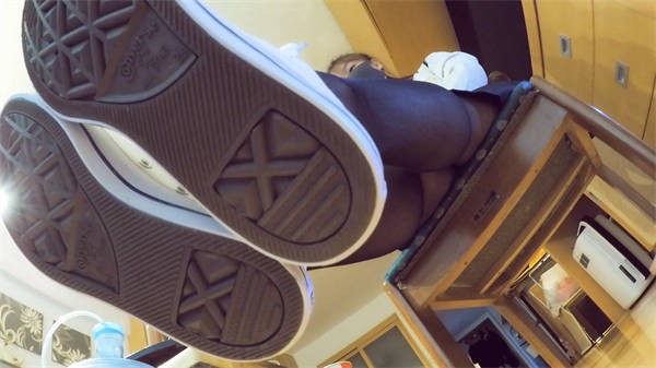 婧児学妹全语言 羞辱学长 黑丝白帆布鞋底羞辱POV GP683D 竖屏