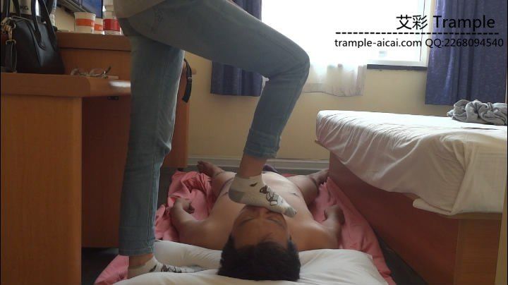 小教练棉袜裸足牛仔裤玩弄祈祷哥~