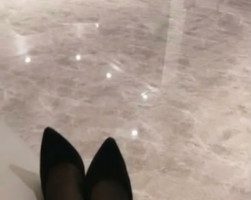 【绝美vivi】仙人跳：强迫调教外卖小哥