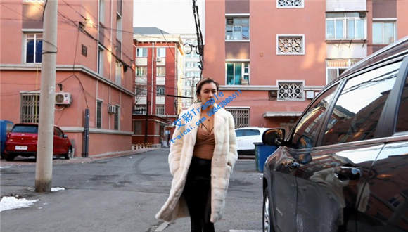 【冰时代】彤彤凉鞋丝袜开车踩油门