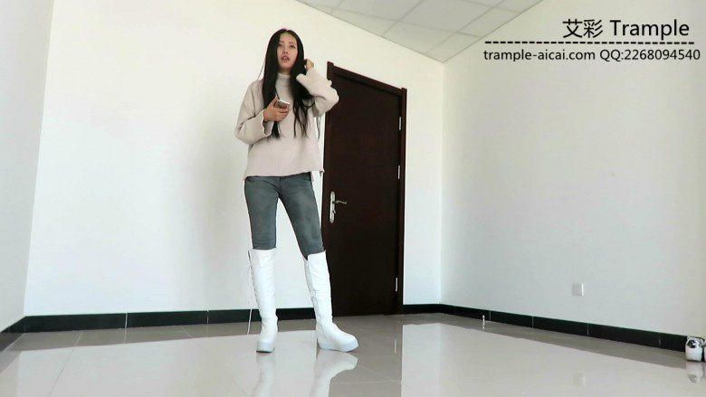 天依女主骑乘贱狗，骑马骑脖子！