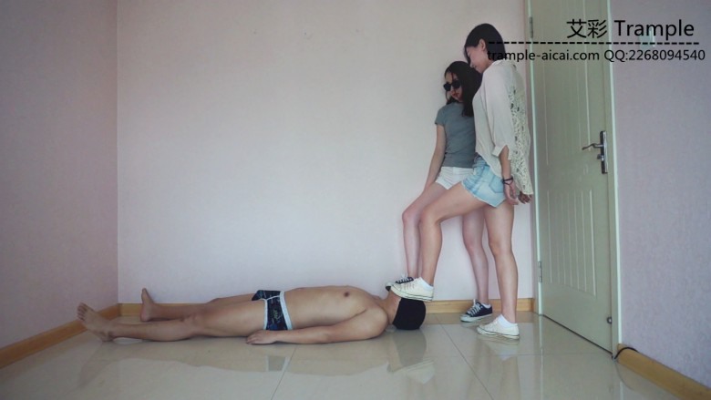 雨天脏了的白袜脏帆布鞋调教-双s