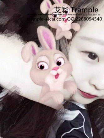 【七小主】众多女生臭脚围殴头套男