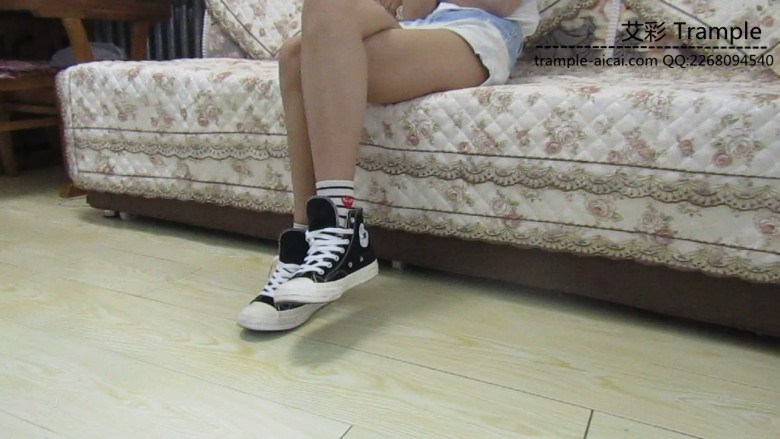 帆布鞋下的脚垫子