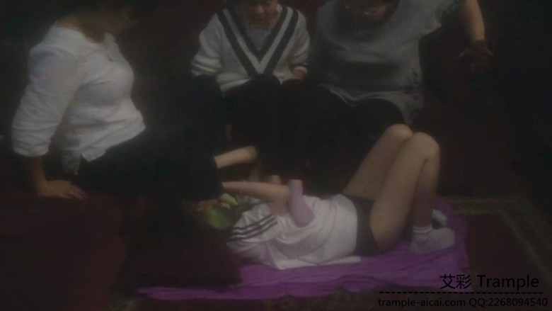 最强女m重磅：三踩女群踩女m 中国MFX！