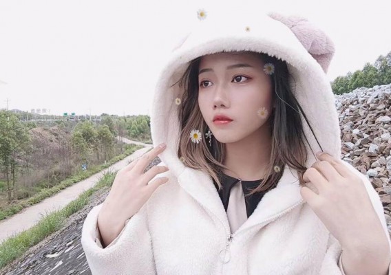 【00后蕬小乃】和歆儿，老师三人群踩瘦M，恋足深喉 YC-211012-7