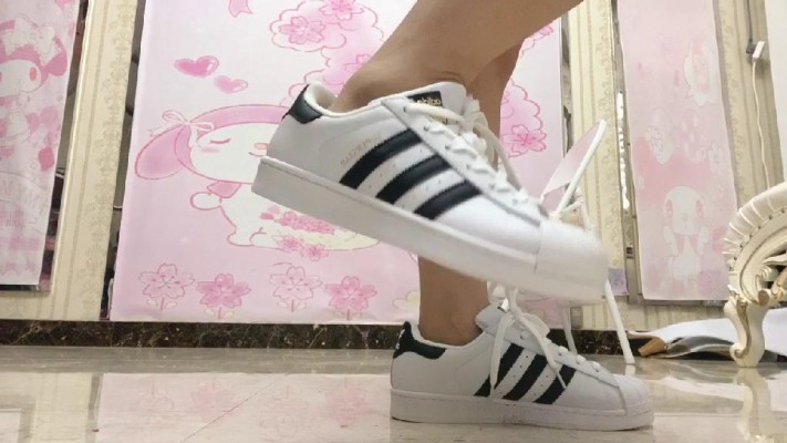 【兔粉粉】来自阿迪贝壳头的暴虐 YC-211204-5