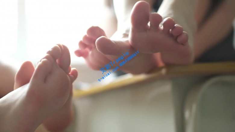 清纯系–校服美女的丝足秀