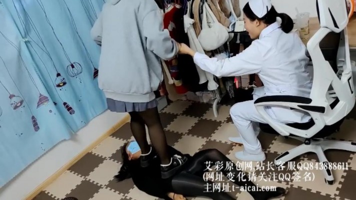 【00后蕬小乃】全体重踩踏瘦小女M YC-220202