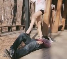 【傲柔】户外高跟踩塔-路人围观 bf8658