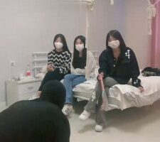 【精神小妹】诺诺带两素人妹妹小白鞋tj bf18084