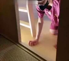 【若依】足浴店让狗舔脚 bf21571