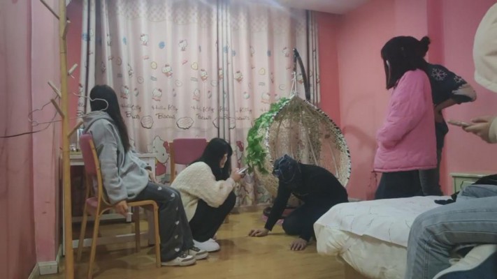 【挨打M】精神小妹群调群殴 bf24000