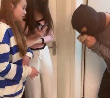 【星探】素人姐妹花逮住偷袜贼调成狗 bf24191