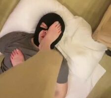 【暴躁萝莉】黑丝+裸足双S全体重踩踏/掐肉/闻鞋【双视角版】 bf25600