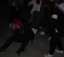 【精神小妹】户外超重度-深夜被4S精神小妹爆踹 bf27333