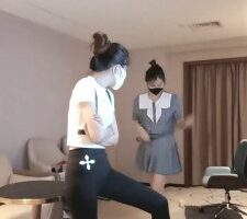 【多多】带闺蜜玩小白【续集】强制闻原味jio袜/捆绑踩 bf27789