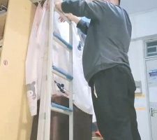 【嘉妮】场景调-真实大学宿舍-骑马闻臭脚/棉袜窒息/转胯爬行 bf28182