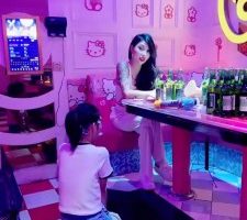 【爱神】KTV母畜-舔小白鞋白袜/吃呕吐物 bf31941