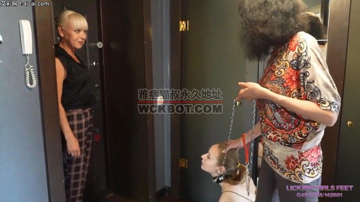 母狗伺候主人理发！给理发师舔鞋舔臭汗脚舌头扫地吃头发 bf19746