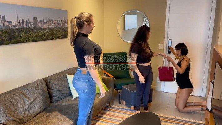 女女-女家奴同时给Grazi女神和来家里做客的客人舔臭汗脚！ bf11897