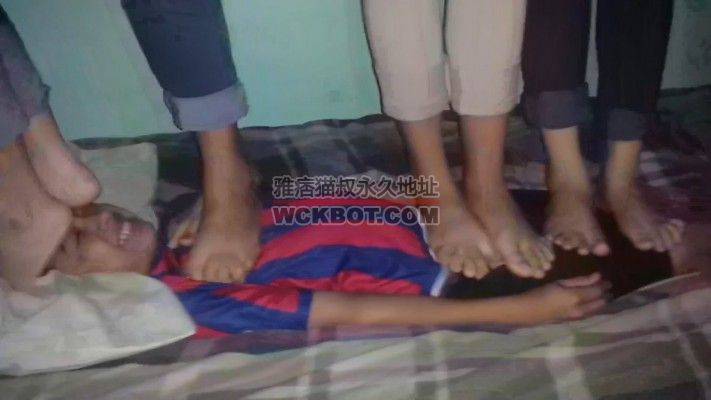 五女锻炼男孩抗压能力 bf7138