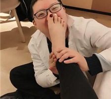 【清莹】深夜圈养狗恋足舔 JS240104-6