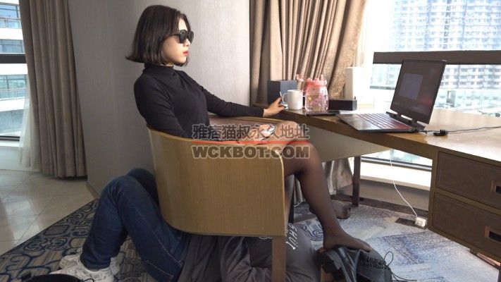 【初见】黑丝长靴霸道总裁风踩脸窒息/呼吸控制//蕾拉视角 YC-240202-2