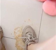 【芥末三三】老爹鞋踩踏喂食贱奴 JS240404-25