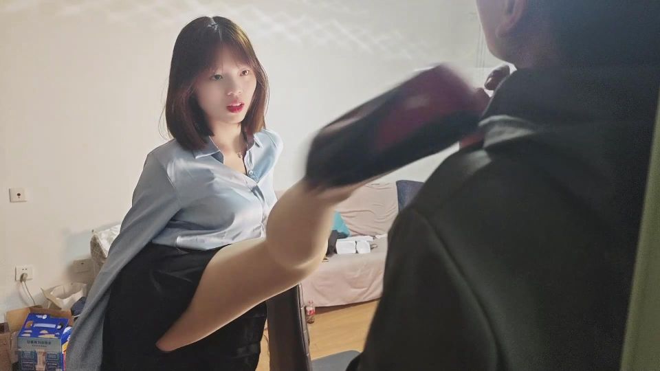 娇娇老师踢爆狗头高跟鞋